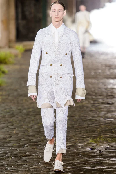Look 1